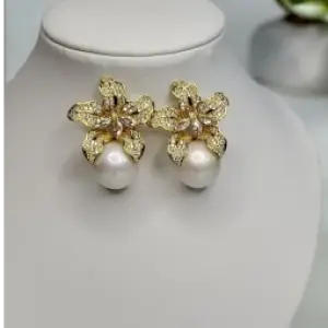 Pearl Mirage Earrings