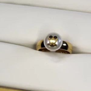 Onyx Crest Rings
